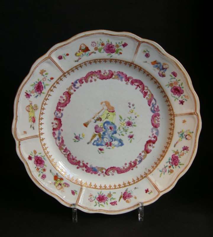 Chinese export dish with a Flutist and six figures european on the rim